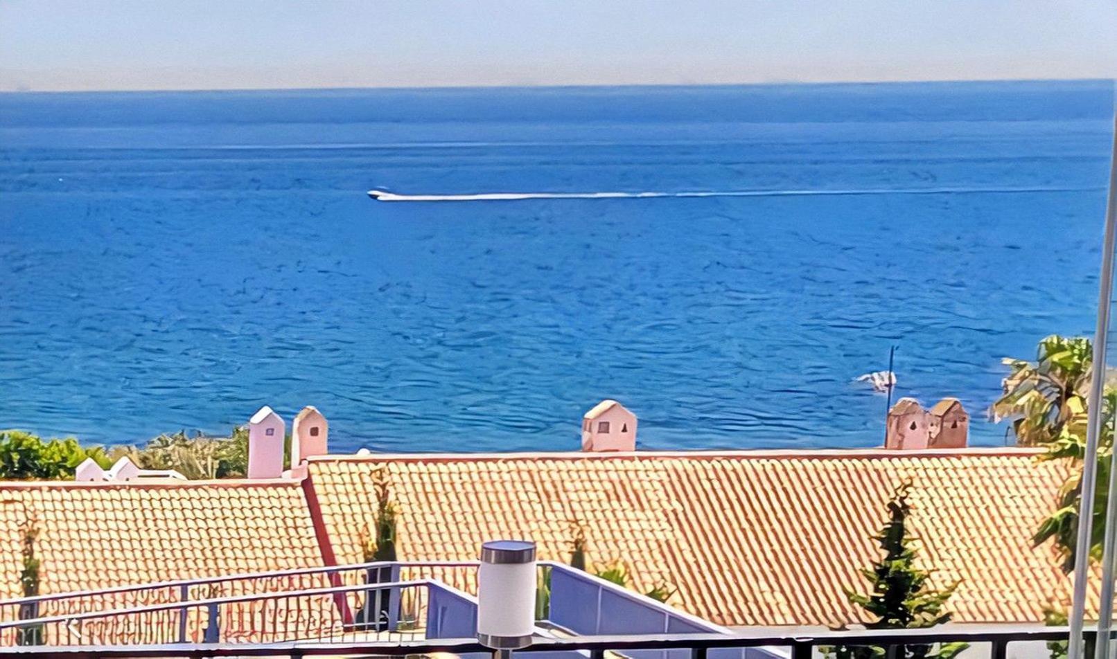 Manilva Playa Apartment Bagian luar foto